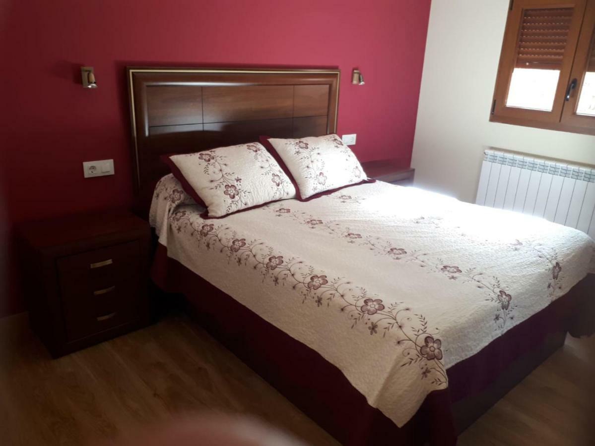 Mieses Apartamentos Camino Santo Toribio מראה חיצוני תמונה